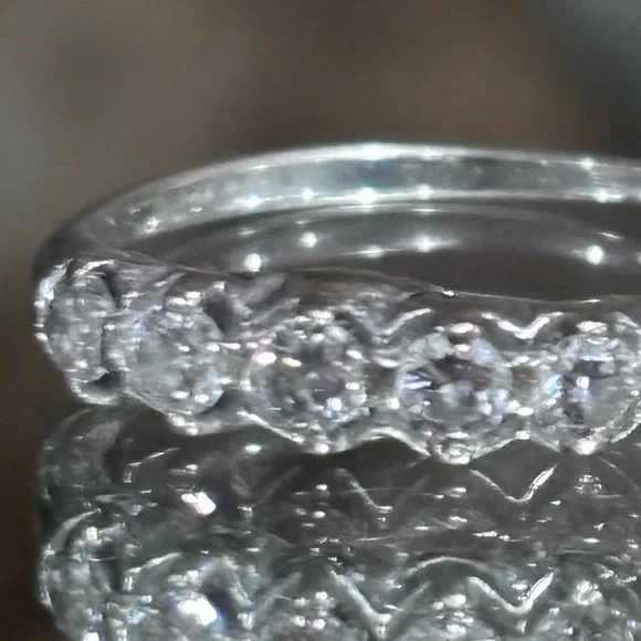 14k gold and natural diamond band - Picture 2 of 7